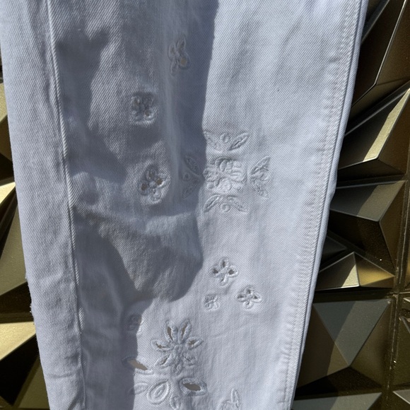 American Eagle Outfitters White Eyelet pants 8 short - Picture 4 of 8